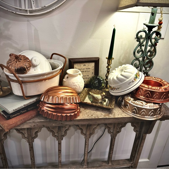 Vintage Arabia of Finland lidded tureen with wicker holder - Picture 3 of 3